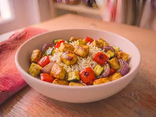 Chicken and rice protein bowl with roasted veggies