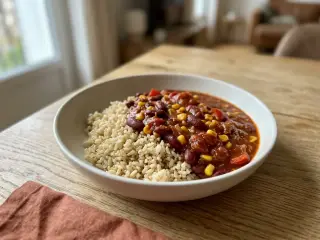 Kidney bean and corn chili sin carne with brown rice