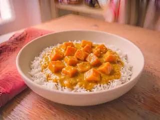 Curry de lentilles corail et patate douce au lait de coco