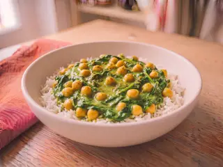 Curry de pois chiches et épinards à la noix de coco