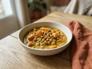 Curry de pois chiches et patate douce à la noix de coco