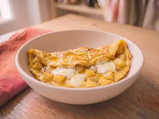 Omelette aux pommes de terre et fromage de chèvre