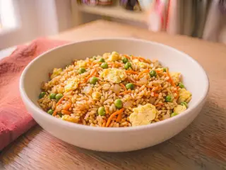 Riz cantonais aux légumes et œufs