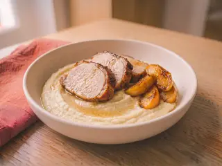 Rôti de porc aux pommes et purée de céleri-rave