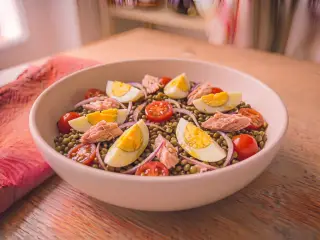 Salade de lentilles vertes, thon et œufs durs