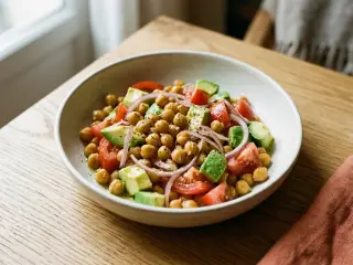 Salade de pois chiches, avocat et tomates