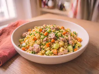 Salade de quinoa, thon et légumes croquants